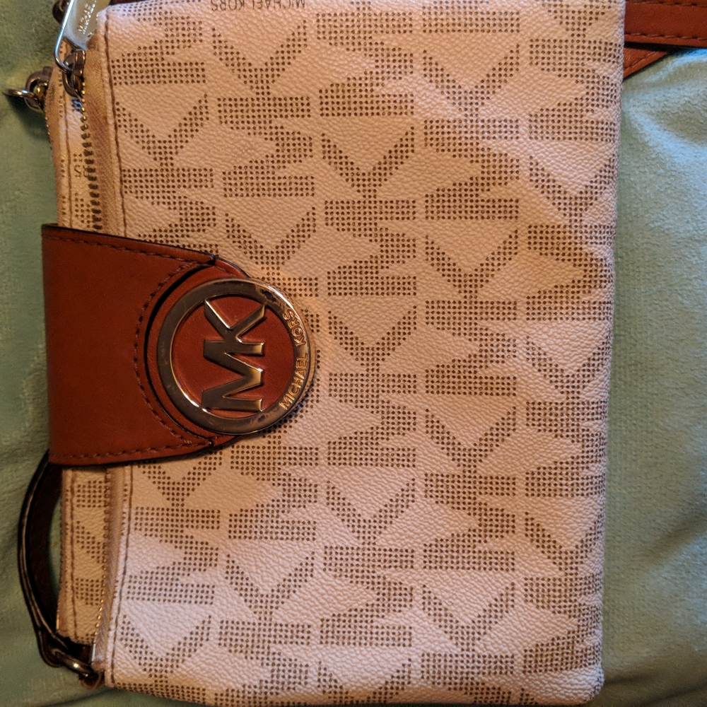 Michael Kors crossbody EUC